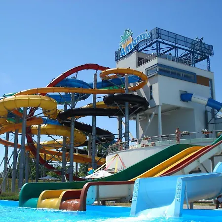 Family Paradise By The Sea Apartment