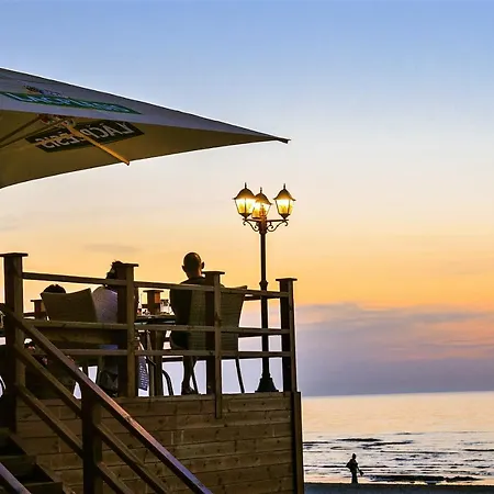 Апартаменты Family Paradise By The Sea